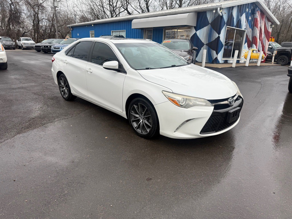 2015 Toyota Camry Image 2