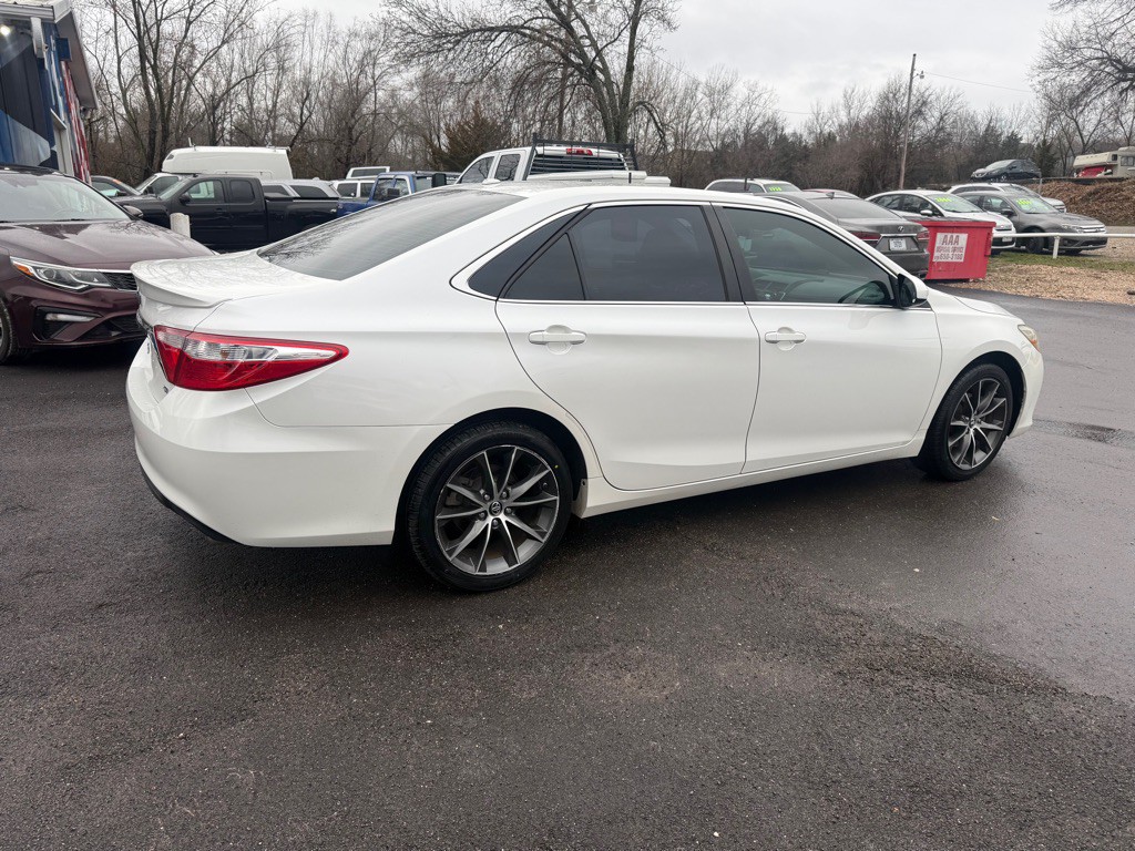 2015 Toyota Camry Image 3