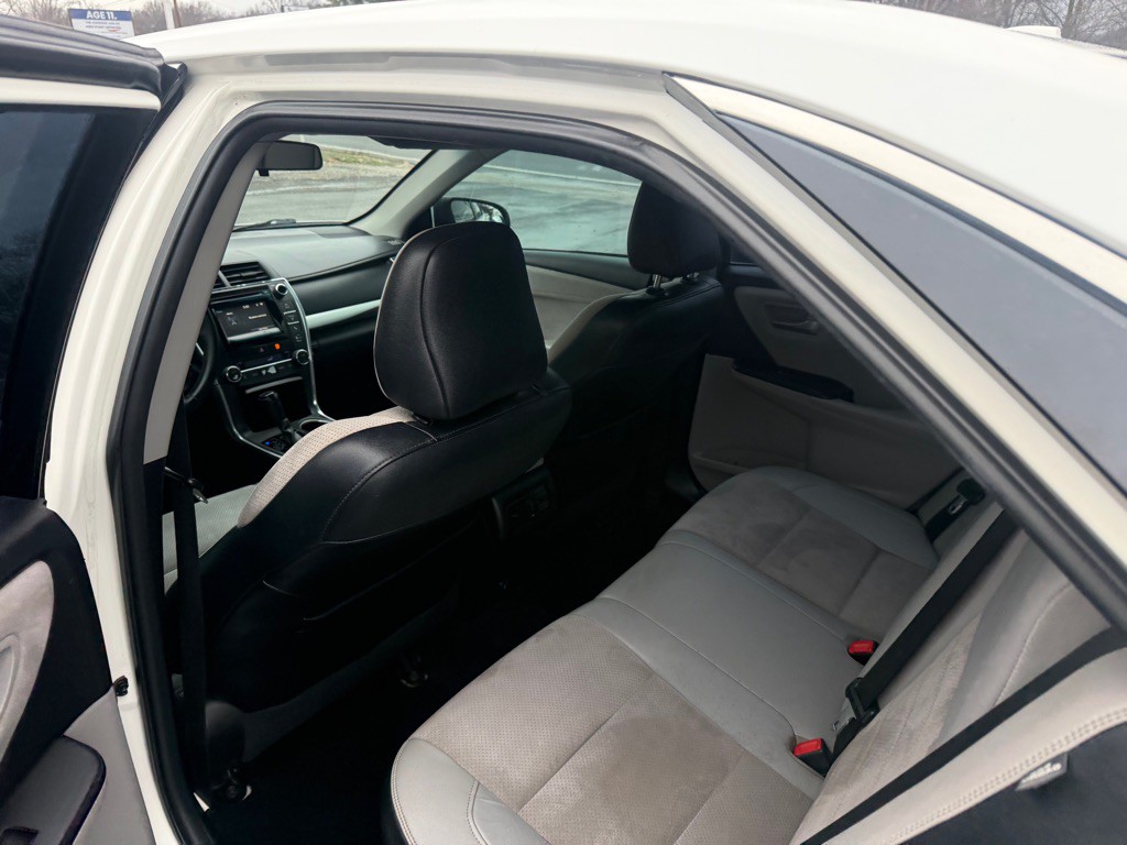 2015 Toyota Camry Image 8