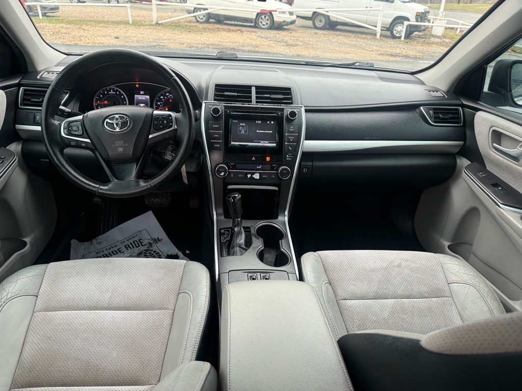2015 Toyota Camry Image 9
