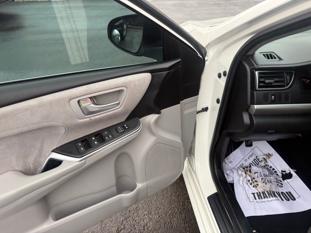 2015 Toyota Camry Image 10