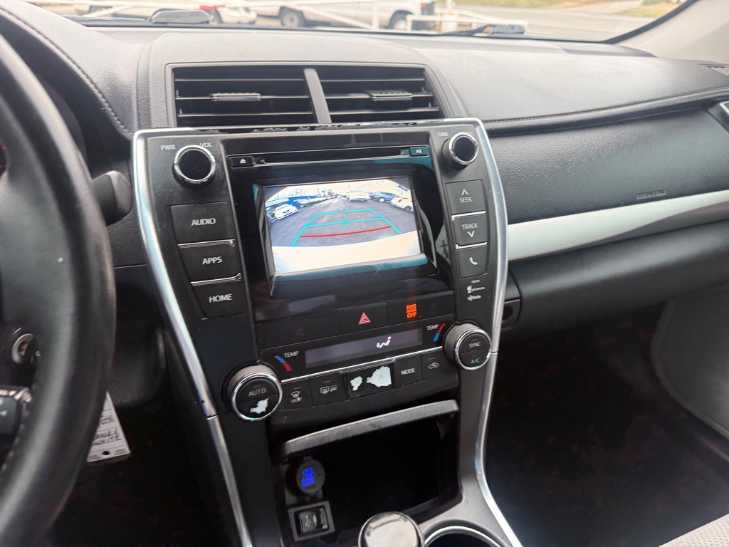 2015 Toyota Camry Image 12