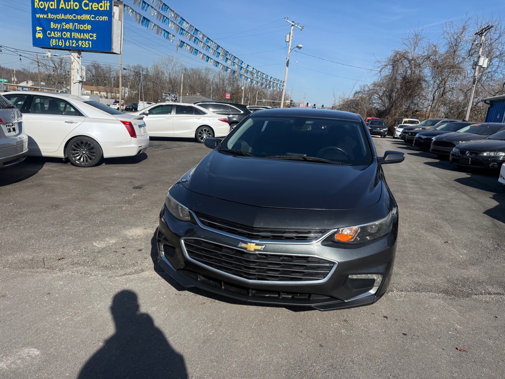 2016 Chevrolet Malibu Image 2