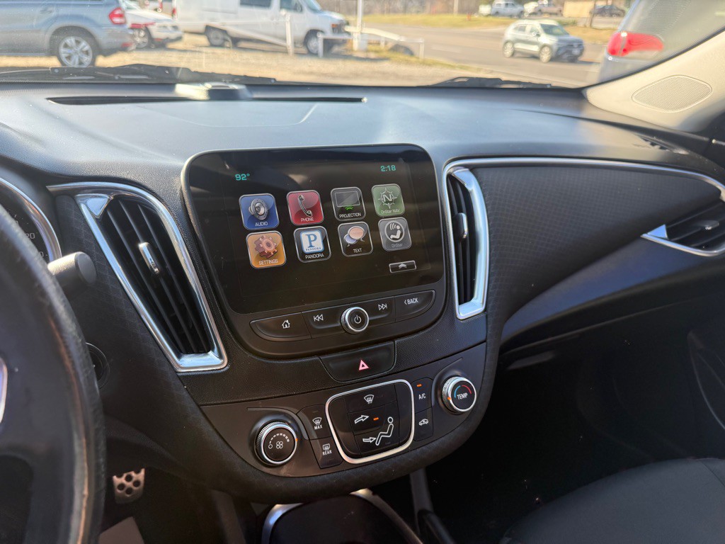 2016 Chevrolet Malibu Image 13