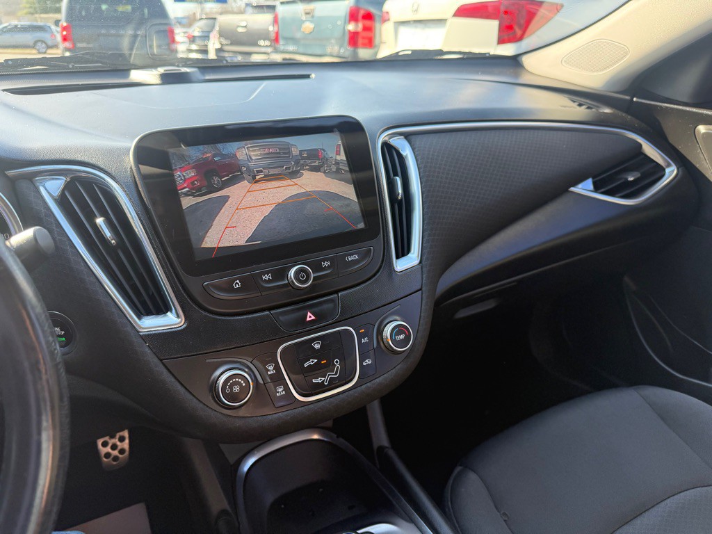 2016 Chevrolet Malibu Image 14