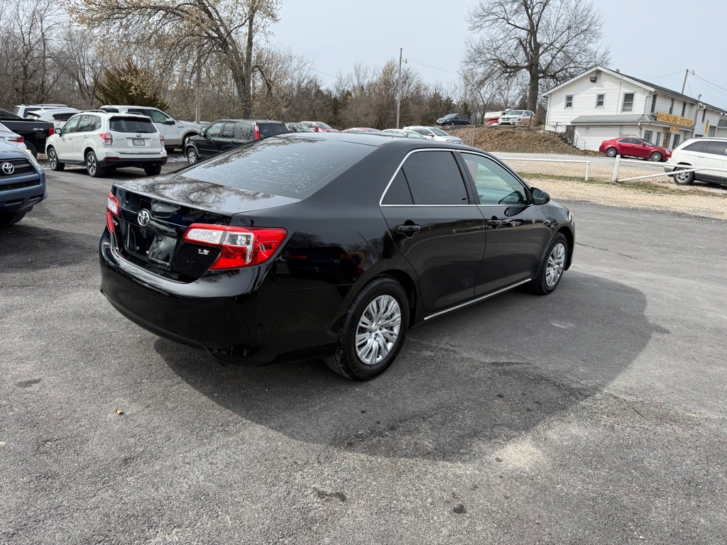 2014 Toyota Camry Image 2