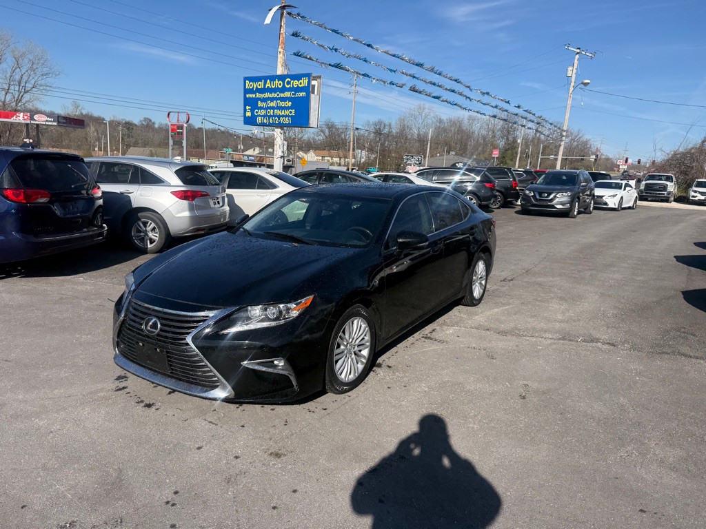 2016 Lexus ES Image 3