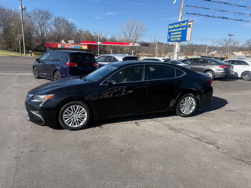 2016 Lexus ES Image 4