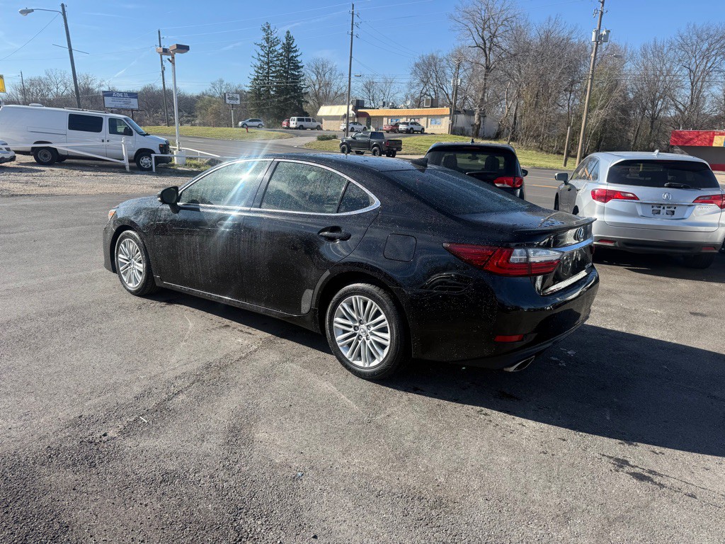 2016 Lexus ES Image 5