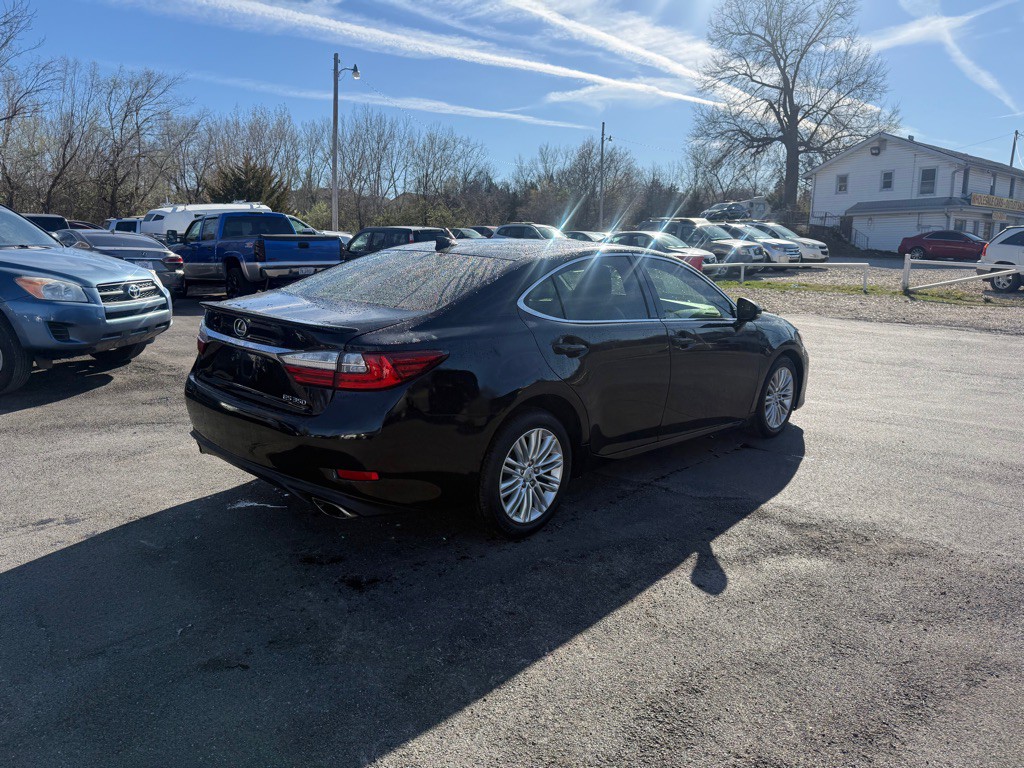 2016 Lexus ES Image 7