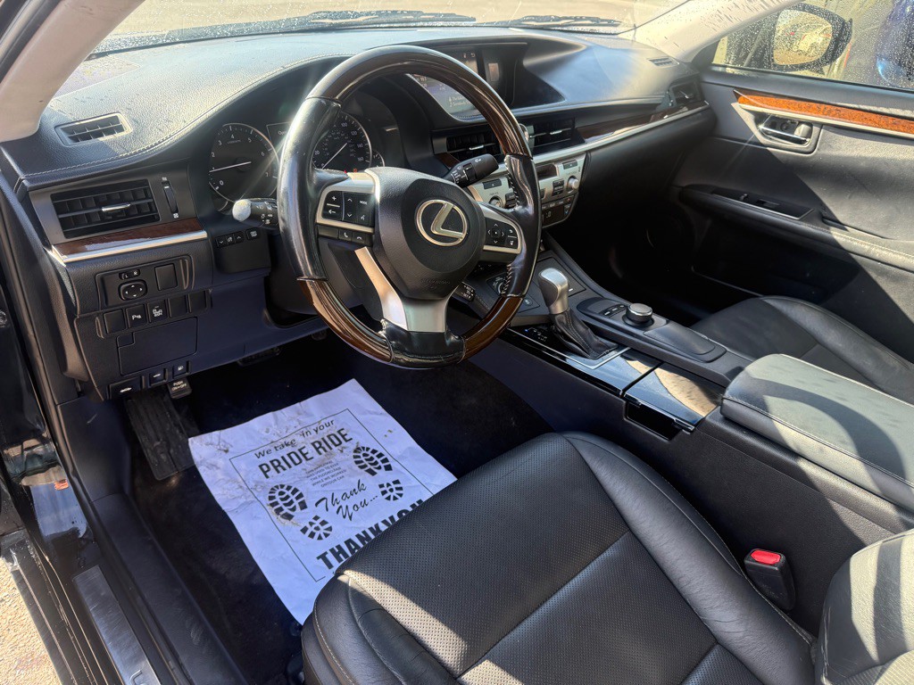 2016 Lexus ES Image 8