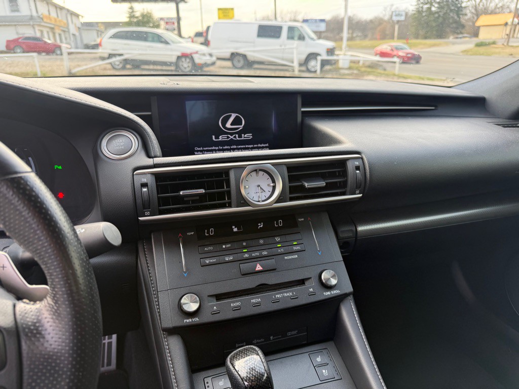 2017 Lexus RC Image 9