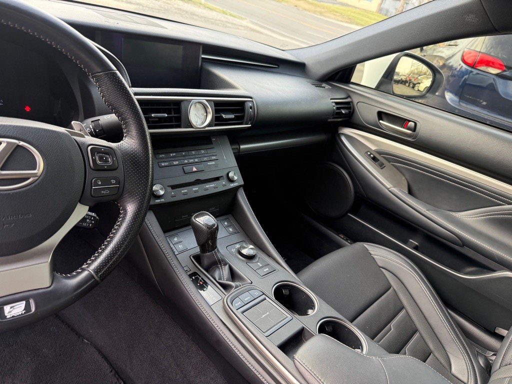 2017 Lexus RC Image 10