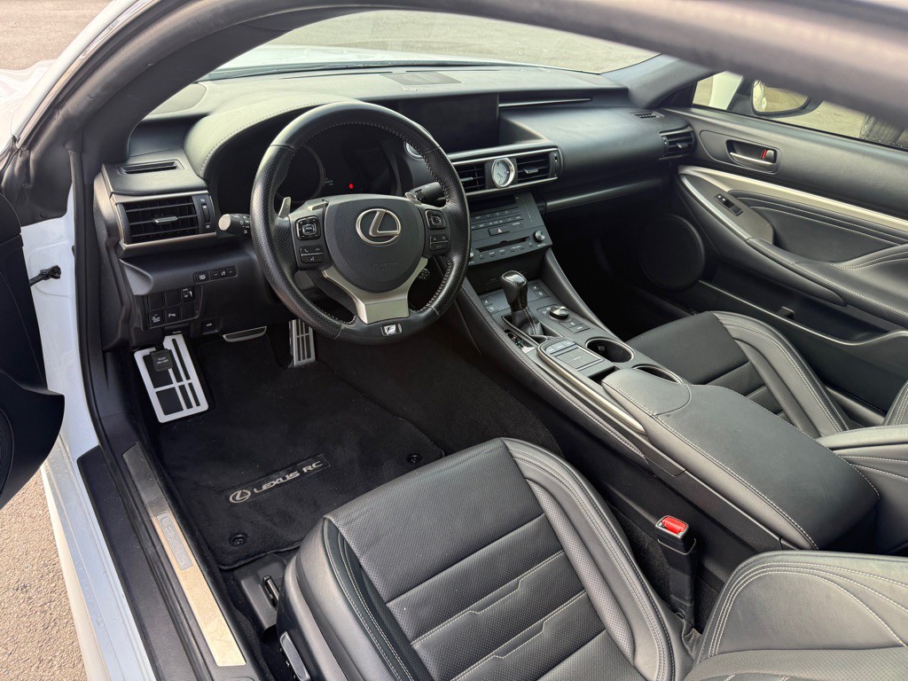 2017 Lexus RC Image 11