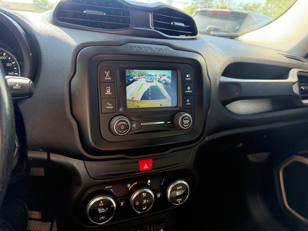 2016 Jeep Renegade Image 11