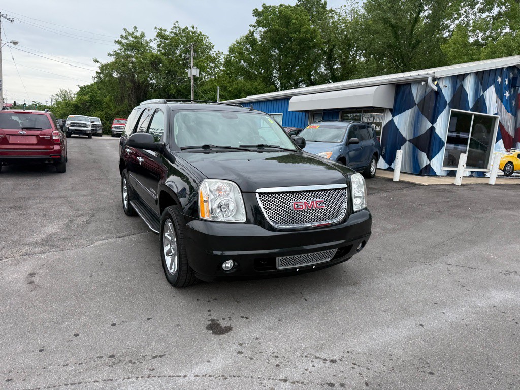 2011 GMC Yukon Image 2