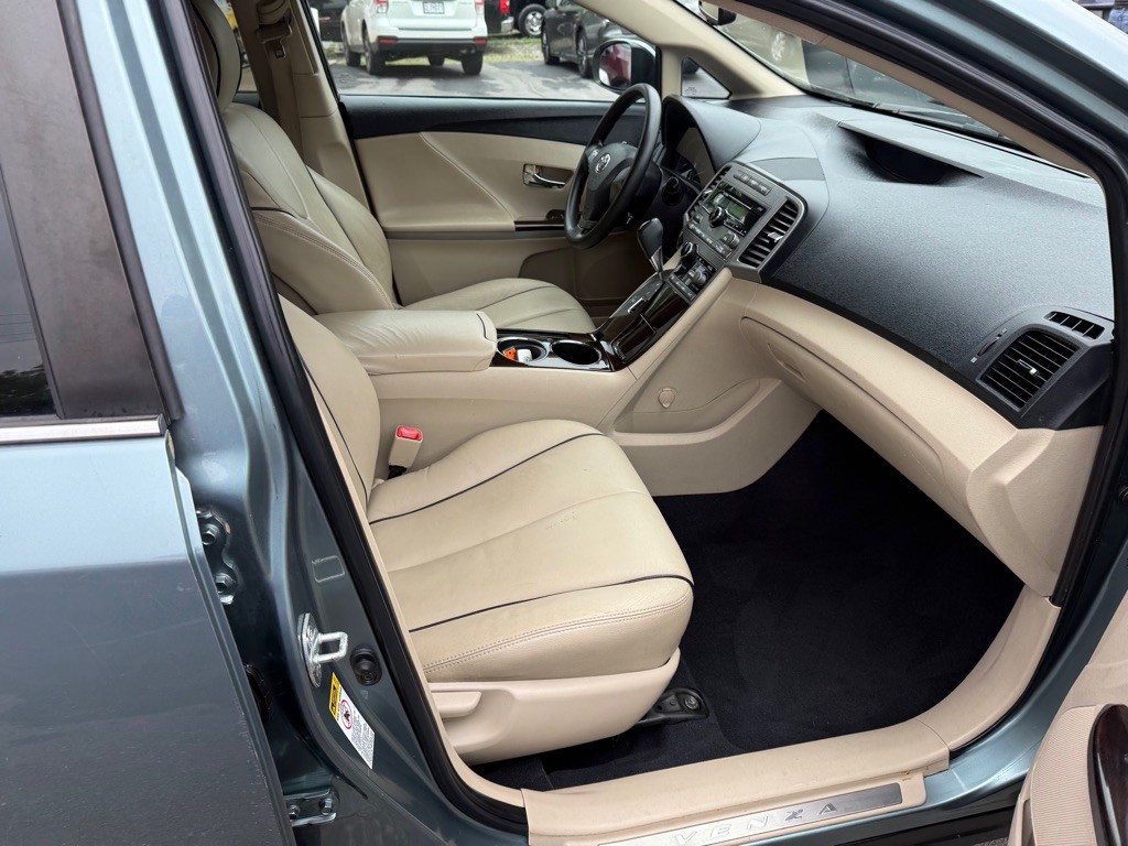 2009 Toyota Venza Image 12