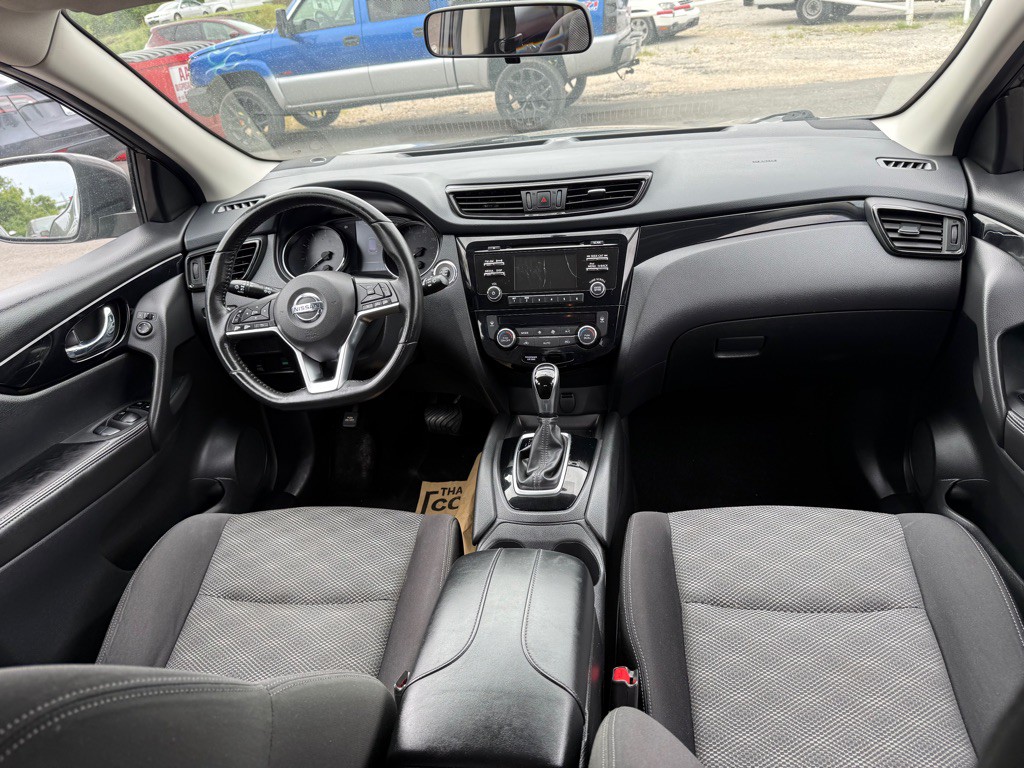 2017 Nissan Rogue Image 8