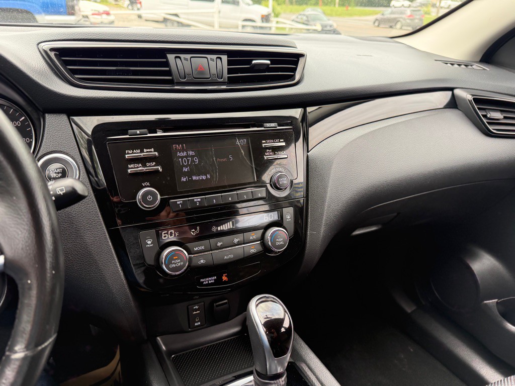2017 Nissan Rogue Image 13