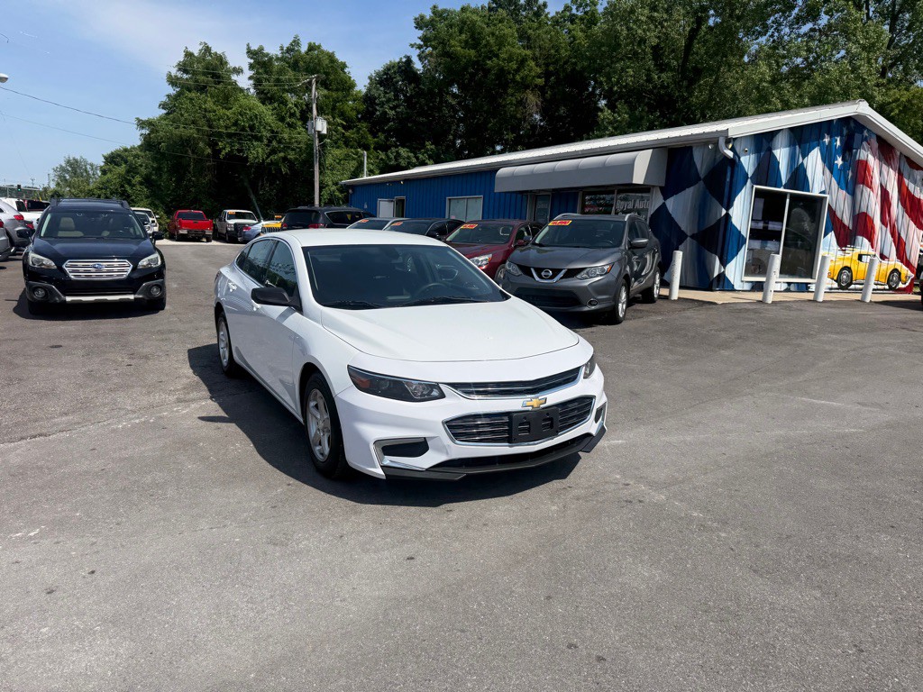 2018 Chevrolet Malibu Image 2