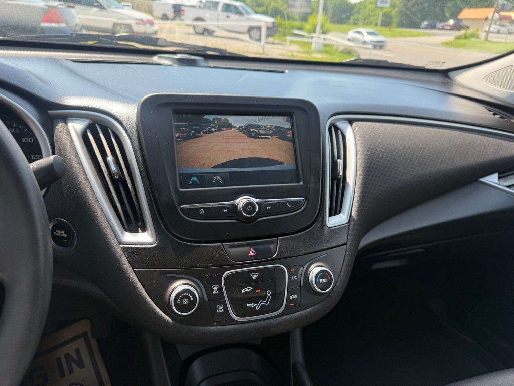 2018 Chevrolet Malibu Image 13