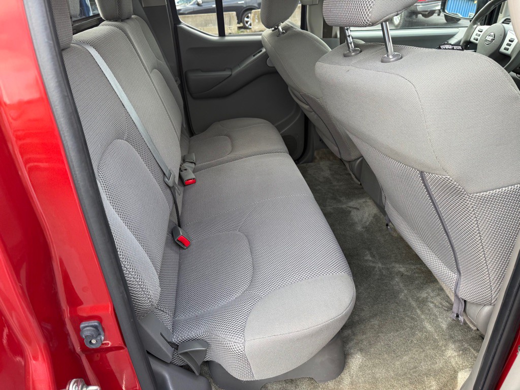 2016 Nissan Frontier Image 9