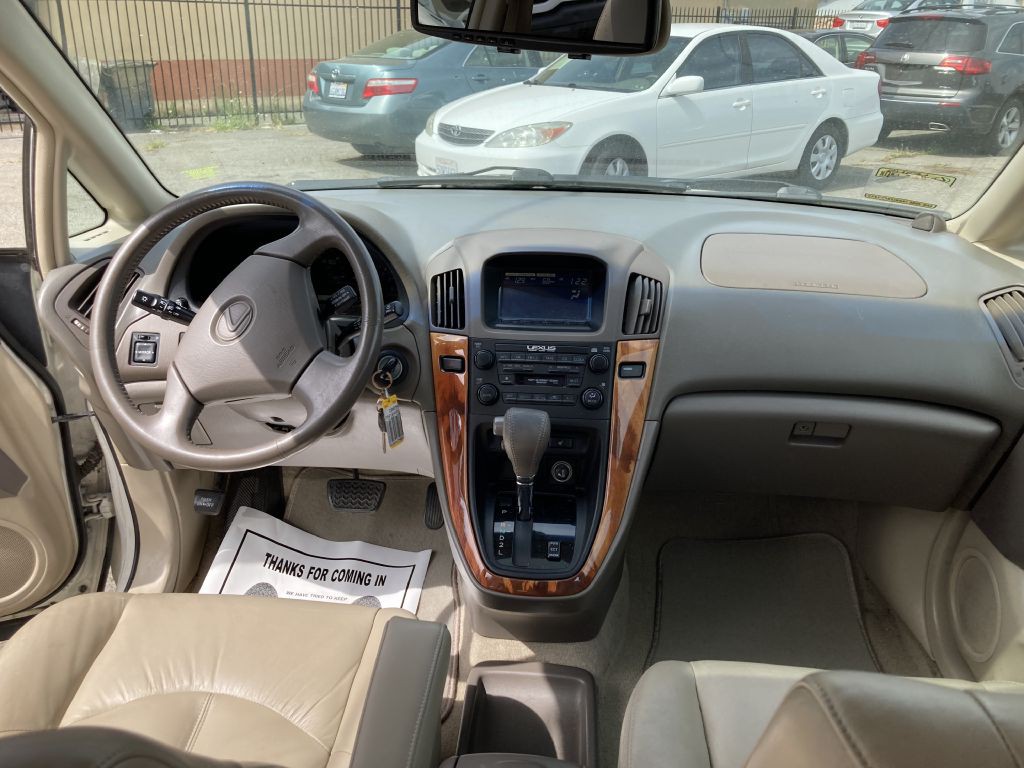 2000 Lexus RX Image 16