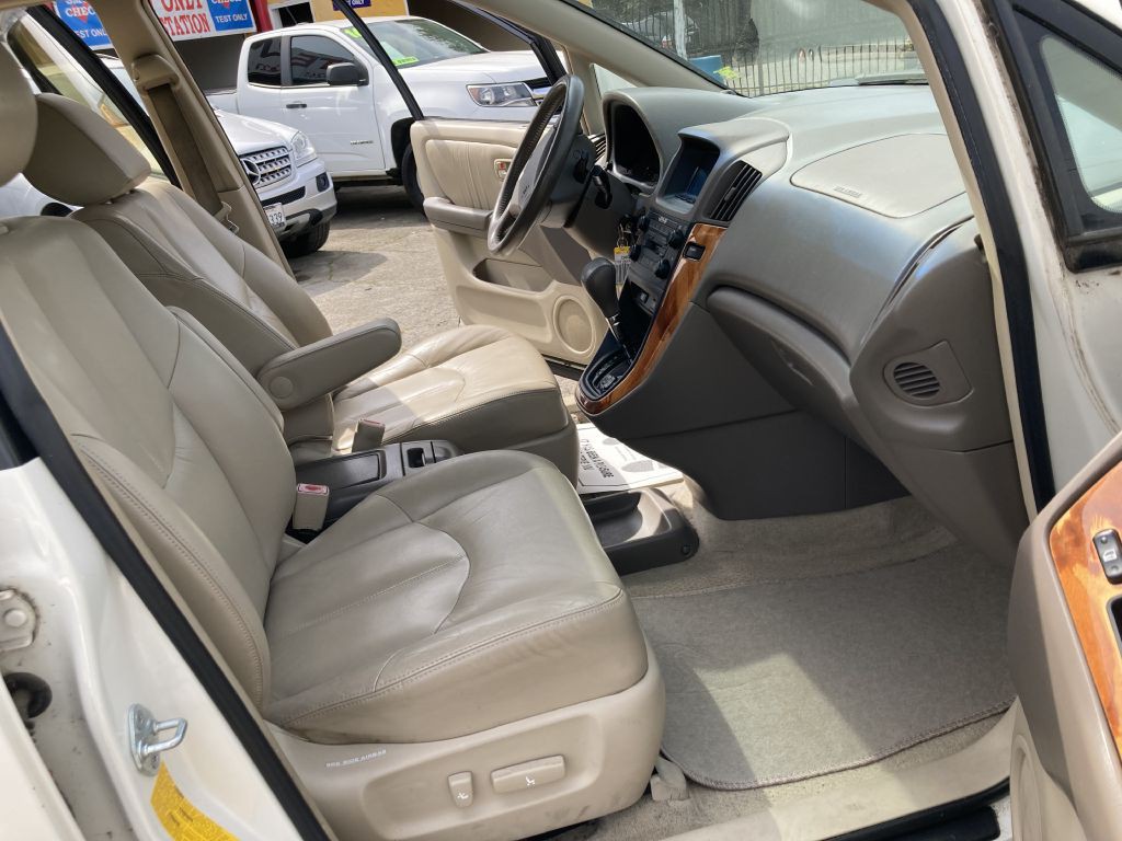 2000 Lexus RX Image 18