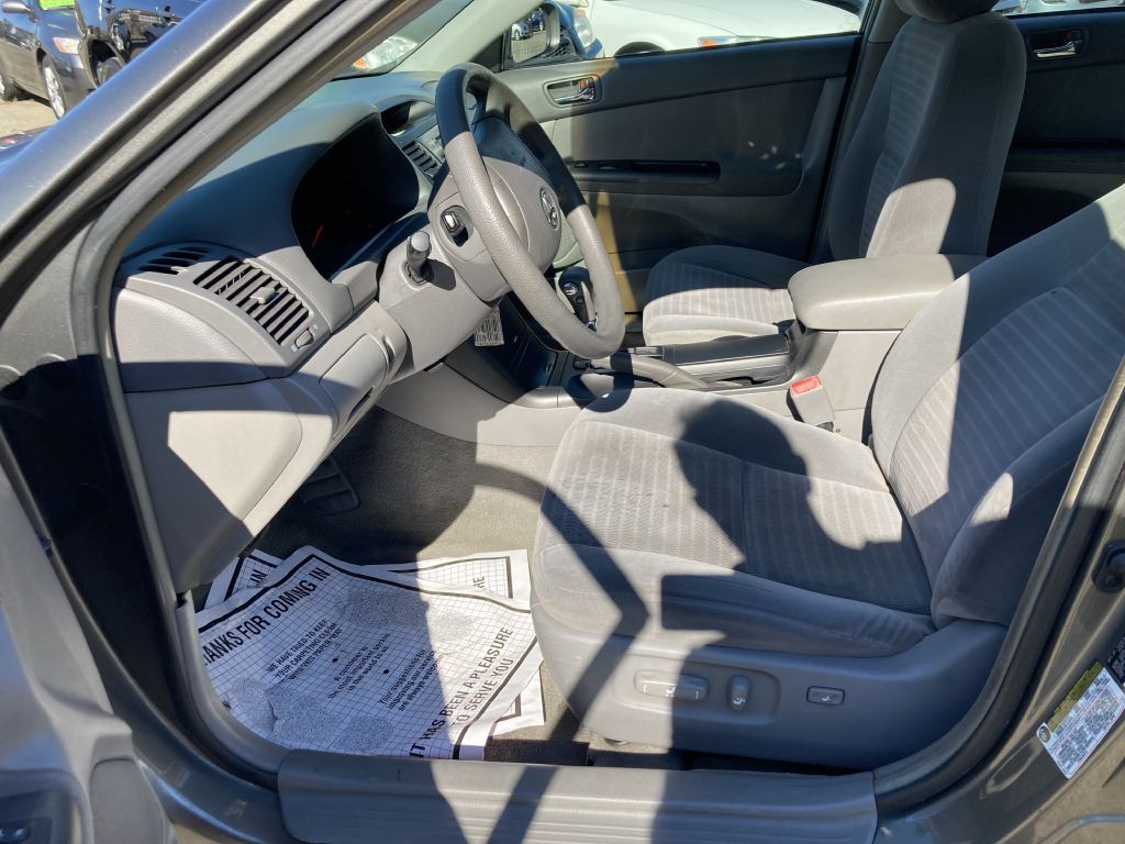 2005 Toyota Camry Image 12