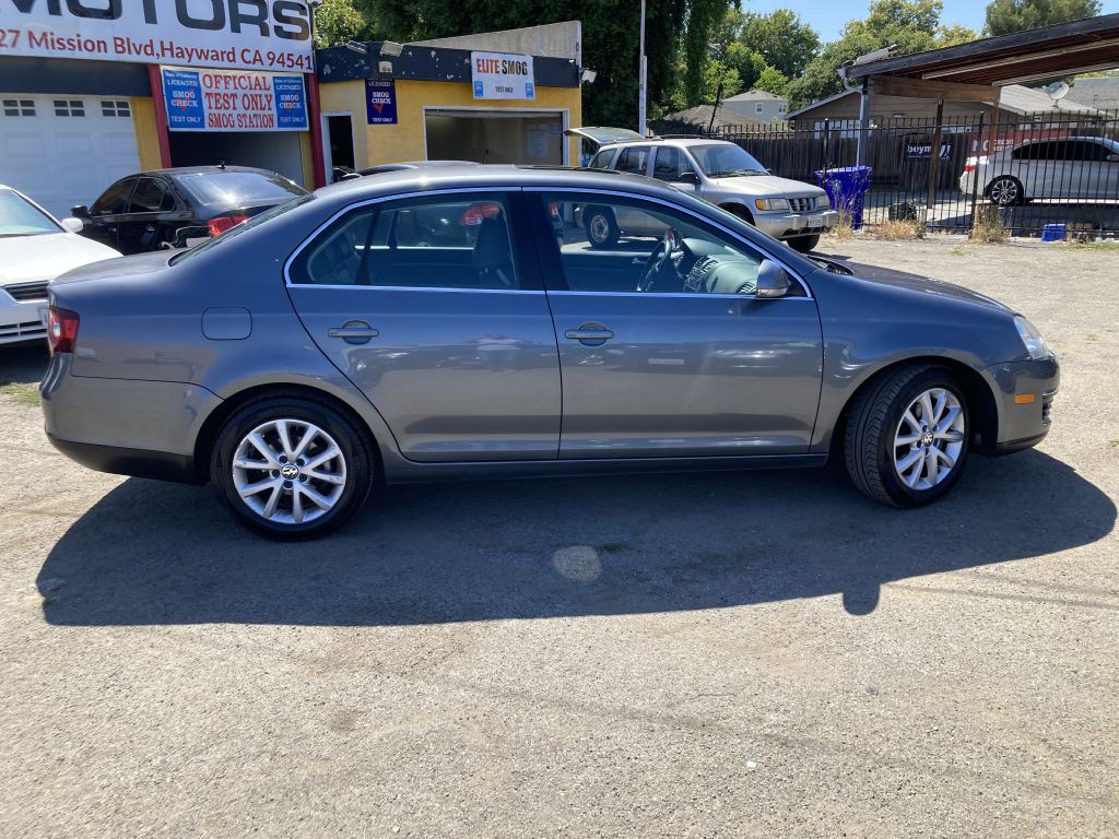 2010 Volkswagen Jetta Image 4