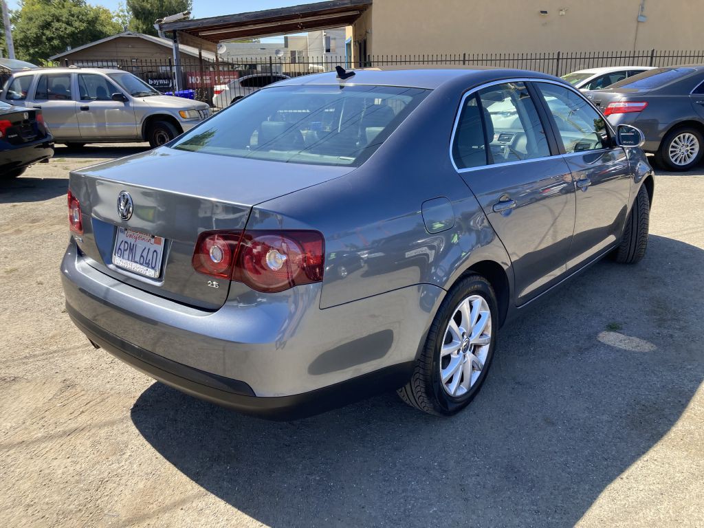 2010 Volkswagen Jetta Image 5