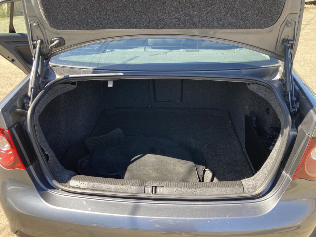 2010 Volkswagen Jetta Image 14