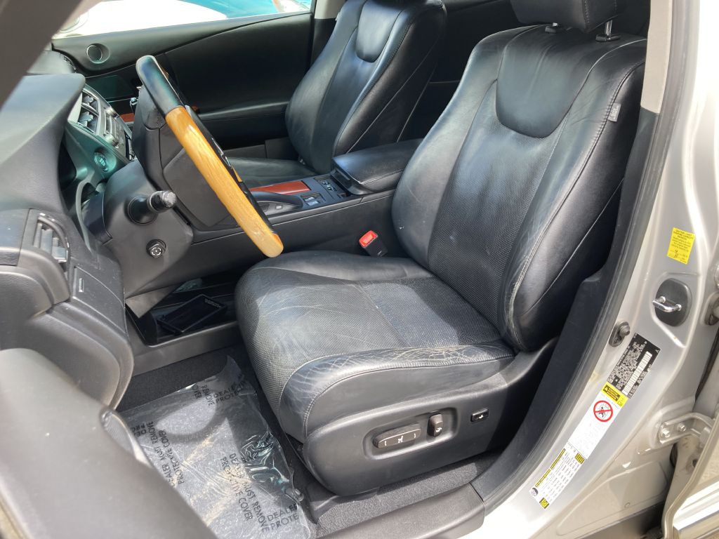 2010 Lexus RX Image 17
