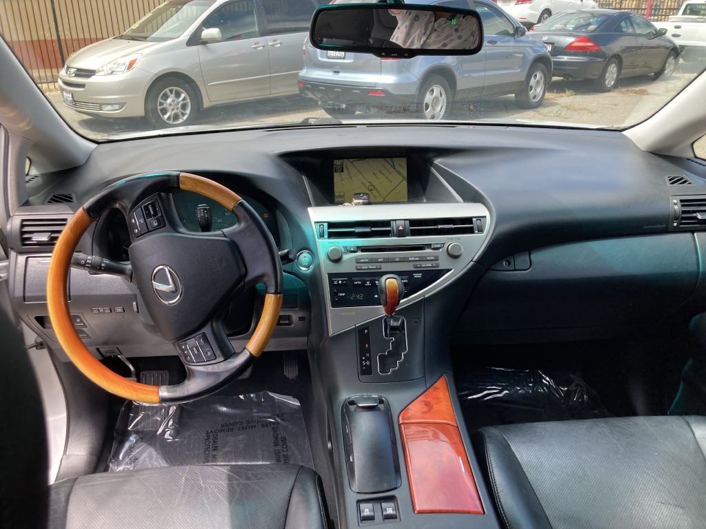 2010 Lexus RX Image 18