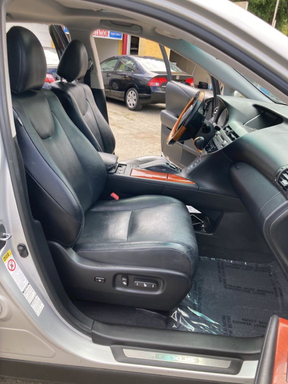 2010 Lexus RX Image 24