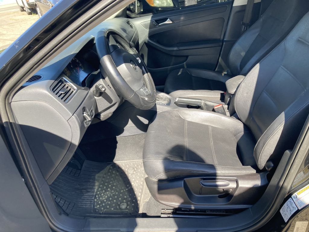 2011 Volkswagen Jetta Image 12