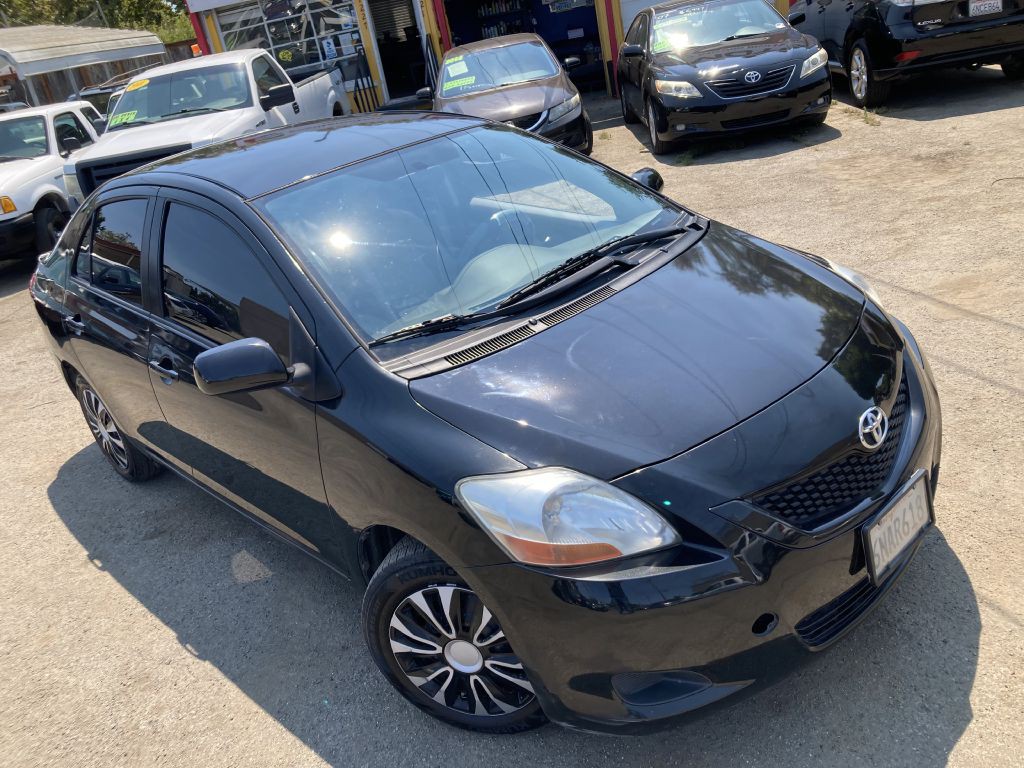 2010 Toyota Yaris Image 3
