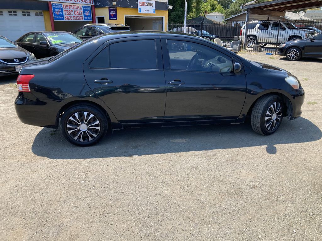 2010 Toyota Yaris Image 4