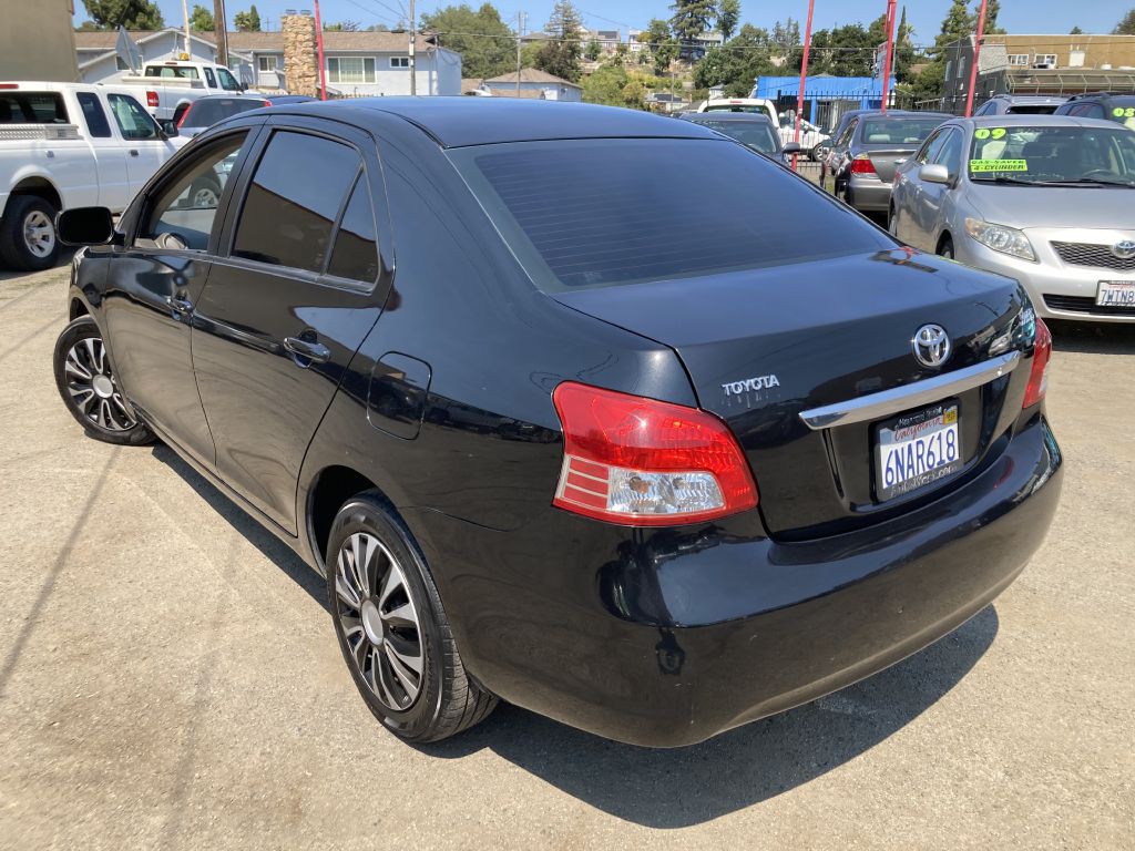2010 Toyota Yaris Image 7