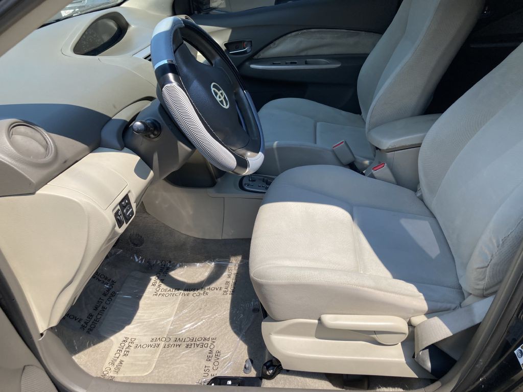 2010 Toyota Yaris Image 13