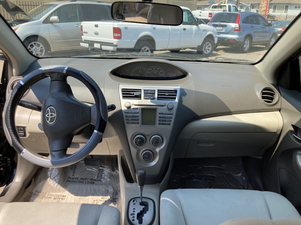 2010 Toyota Yaris Image 17