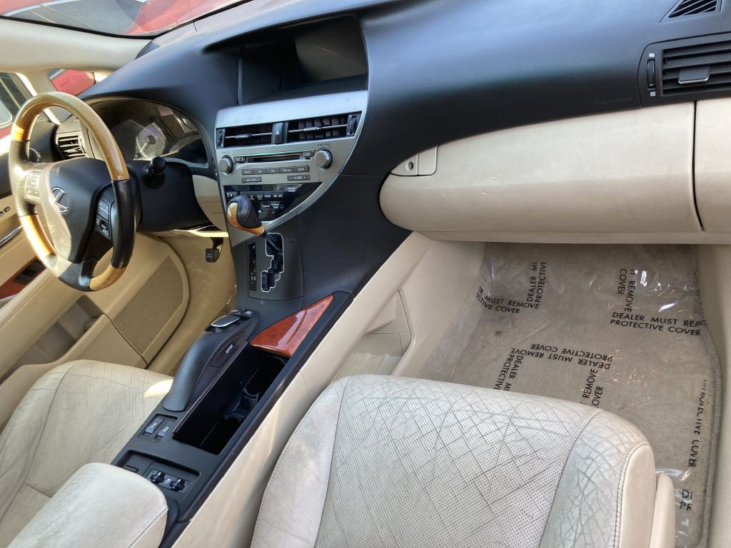 2010 Lexus RX Image 16