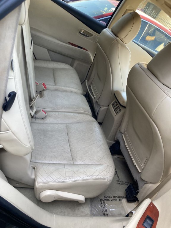 2010 Lexus RX Image 18