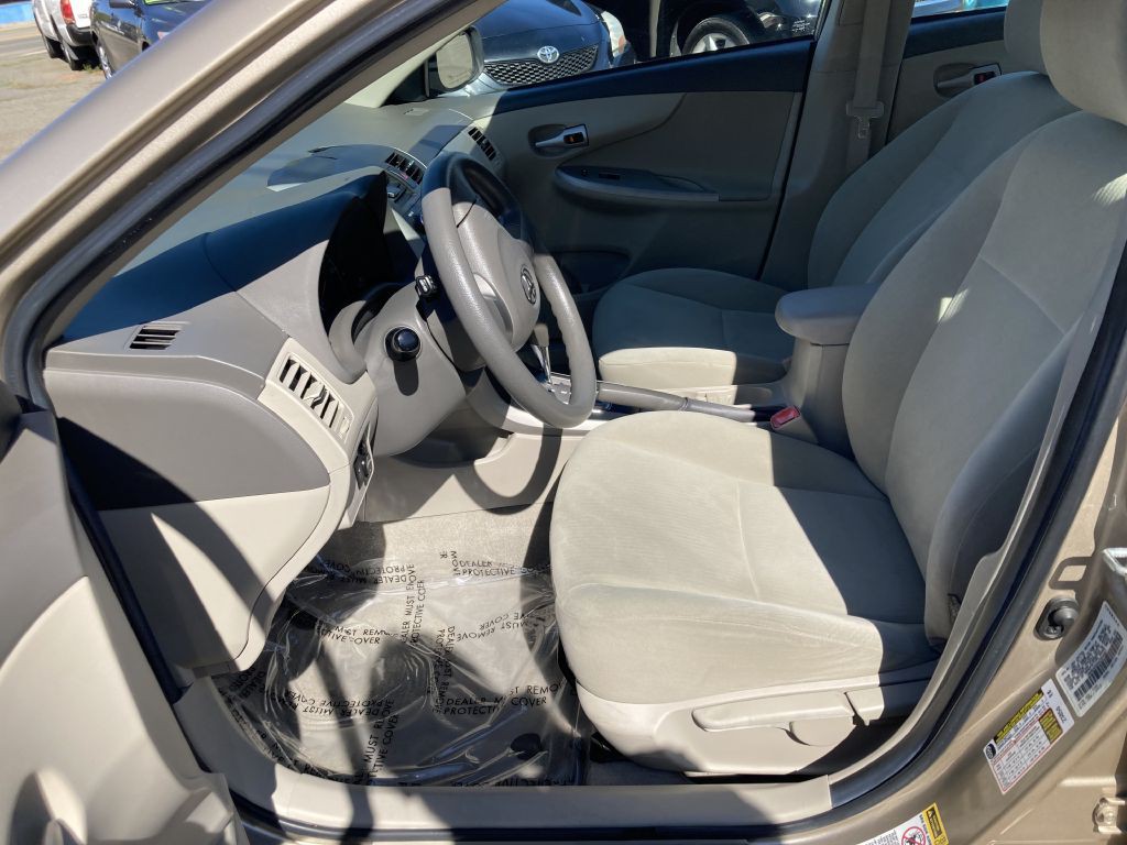 2010 Toyota Corolla Image 13