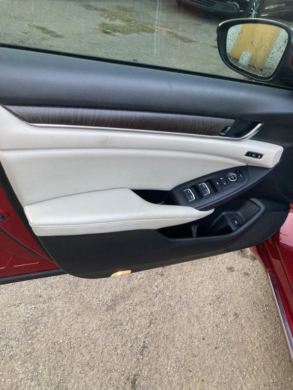 2018 Honda Accord Image 17