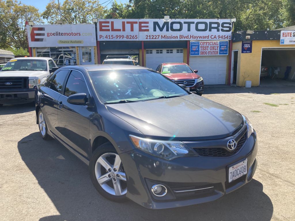 2013 Toyota Camry Image 2