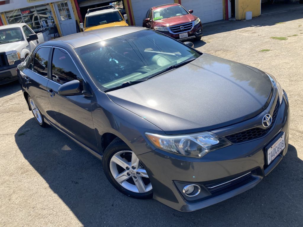 2013 Toyota Camry Image 3