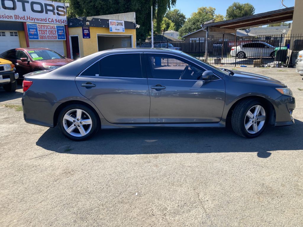 2013 Toyota Camry Image 4