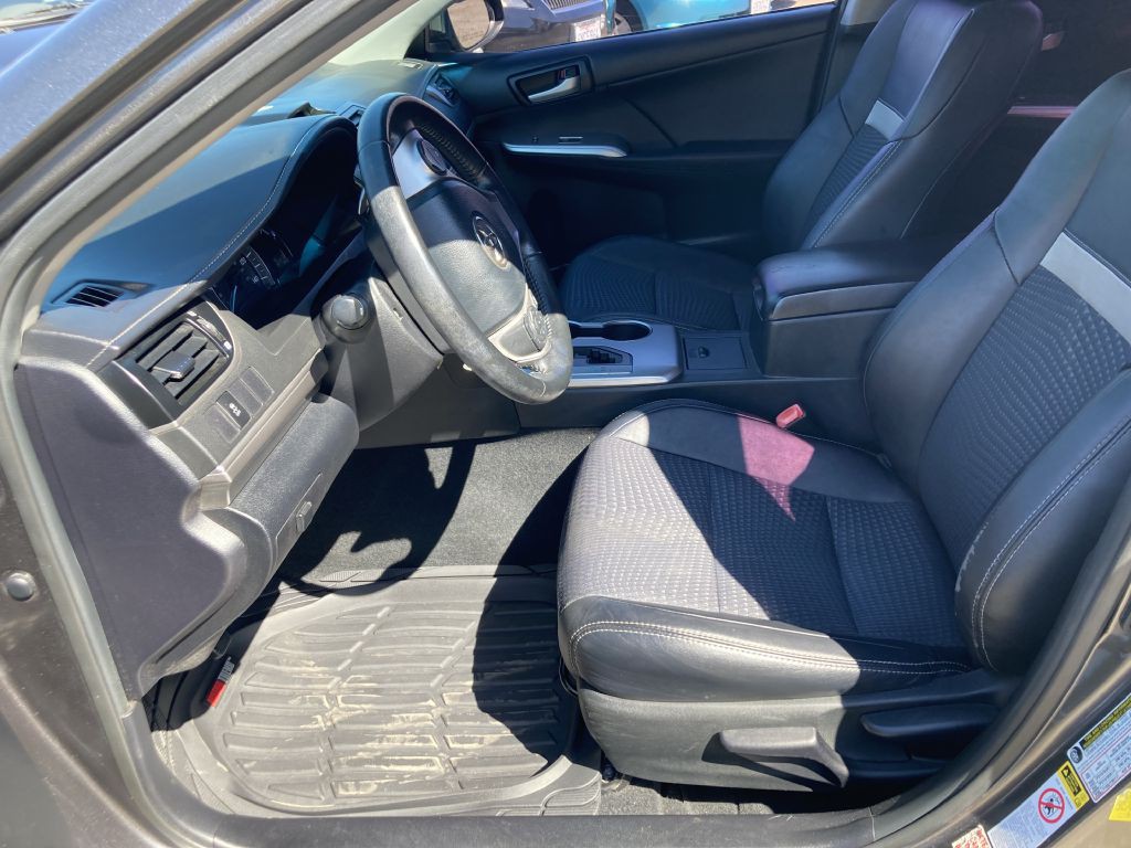 2013 Toyota Camry Image 12