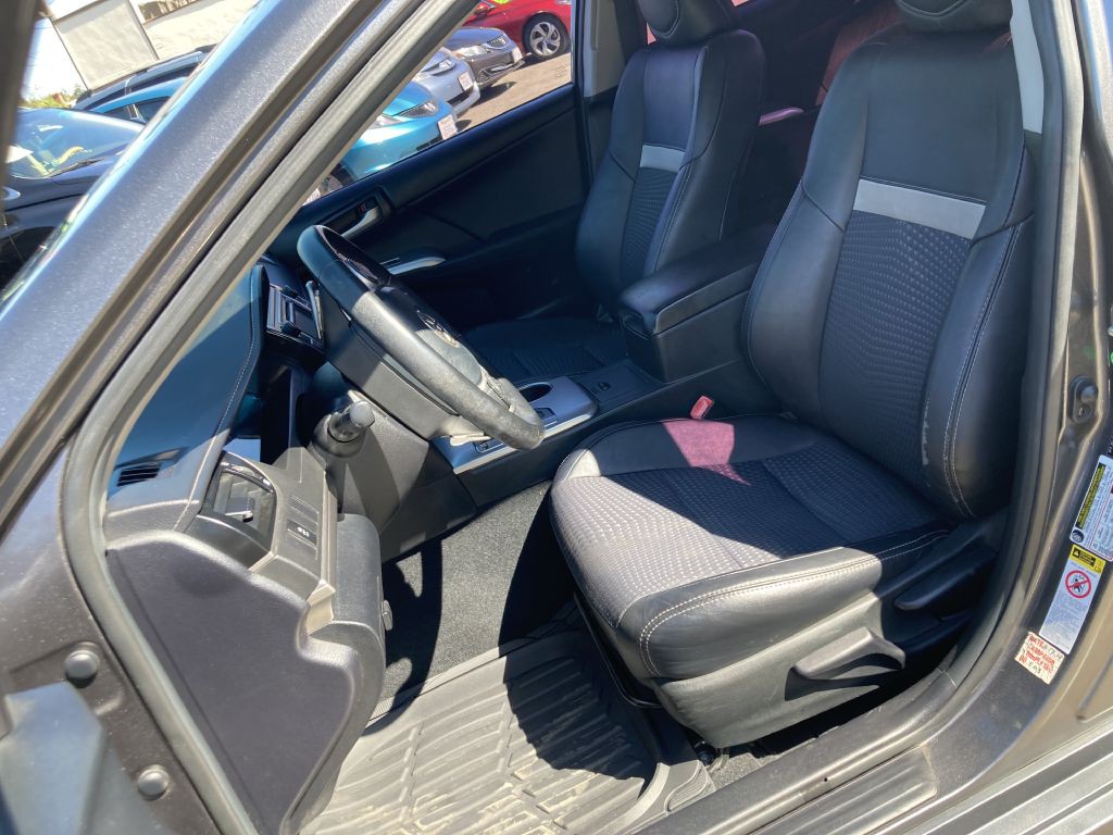 2013 Toyota Camry Image 13